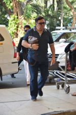 Rishi Kapoor, Neetu Singh snapped at airport in Mumbai on 17th Nov 2015